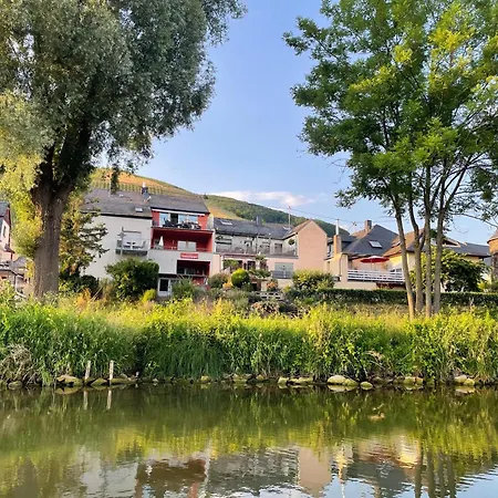 Weingut-gaestehaus-haas * Zell an der Mosel